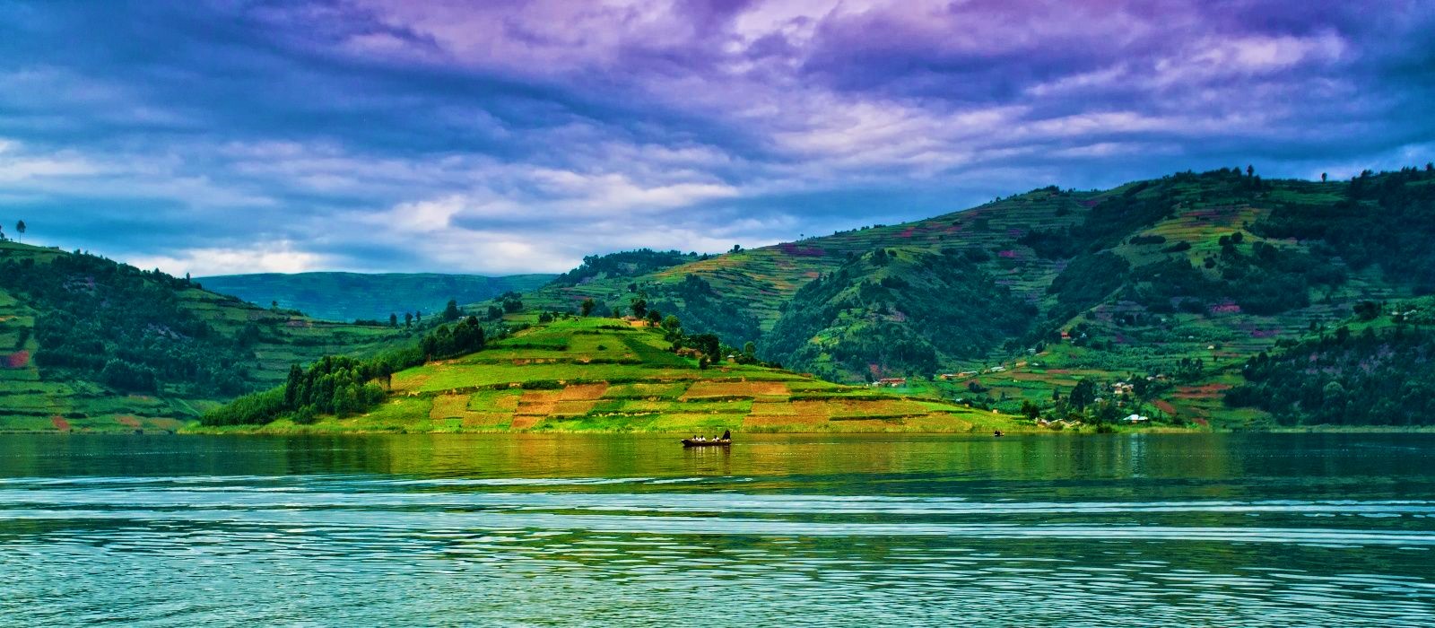 Озеро на границе Уганды и Конго